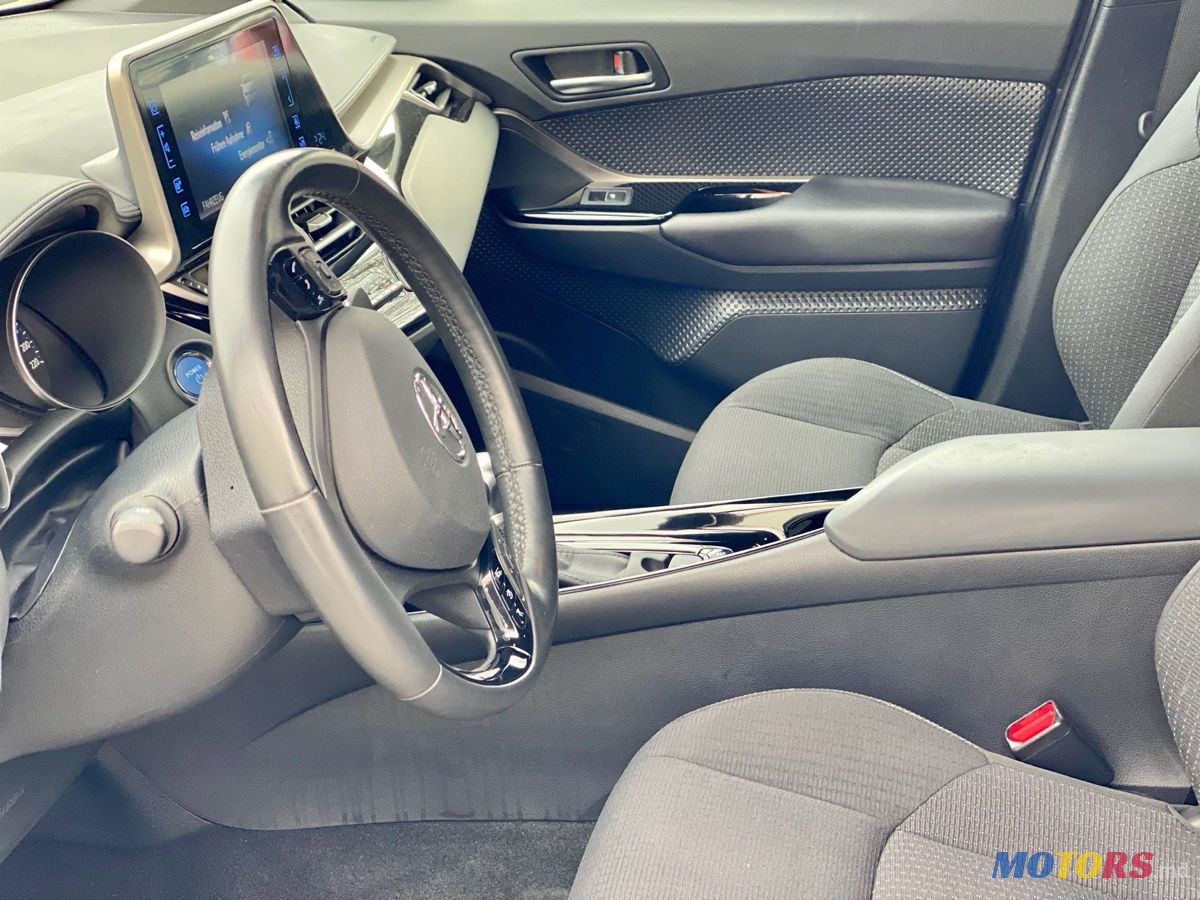 2017' Toyota C-HR photo #6