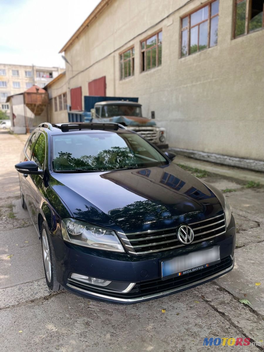 2011' Volkswagen Passat photo #1