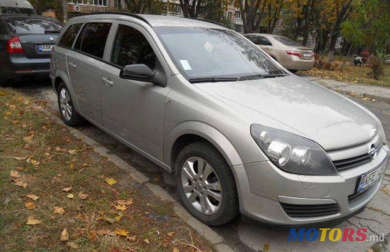 2005' Opel Astra photo #1