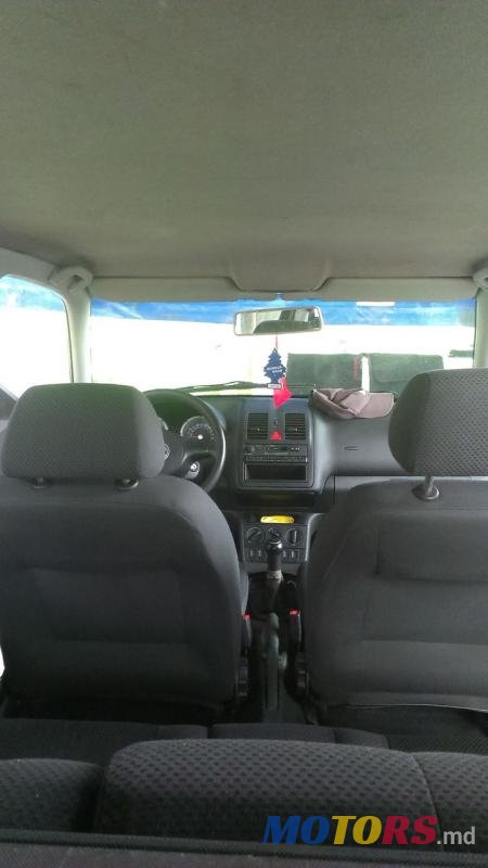 2001' Volkswagen Polo photo #3