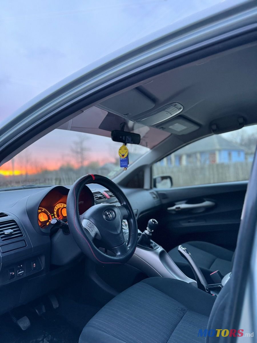 2009' Toyota Auris photo #6