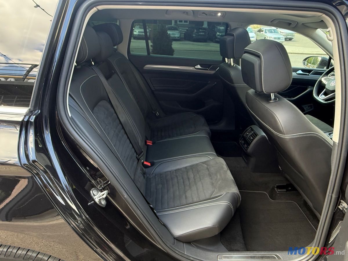 2021' Volkswagen Passat photo #4