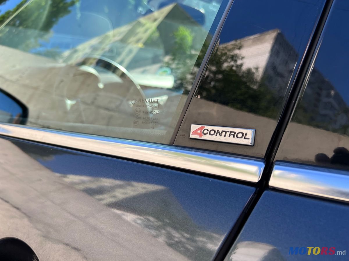 2010' Renault Laguna photo #5