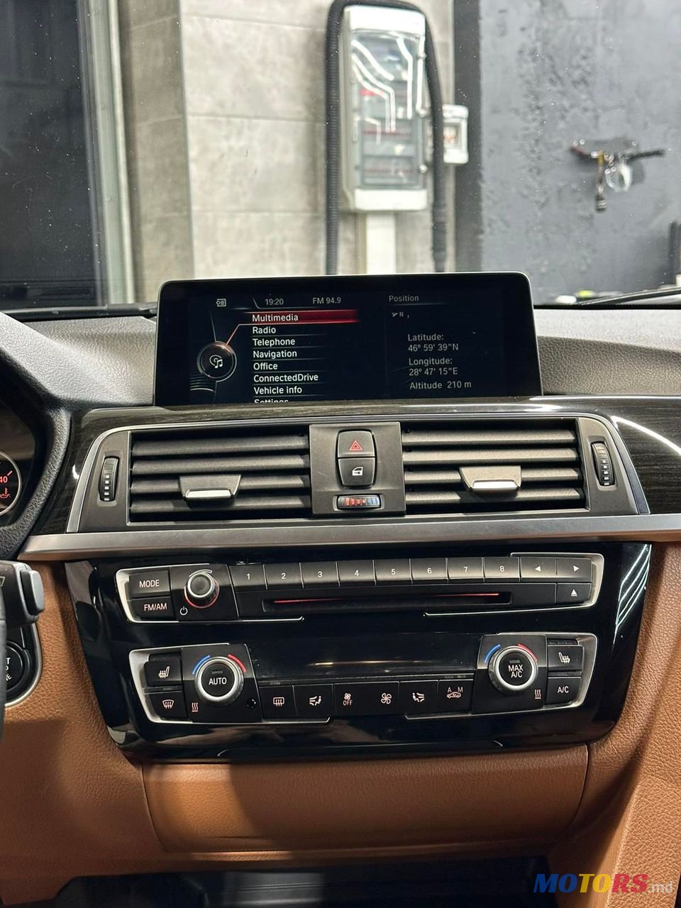 2016' BMW 3 Series photo #5