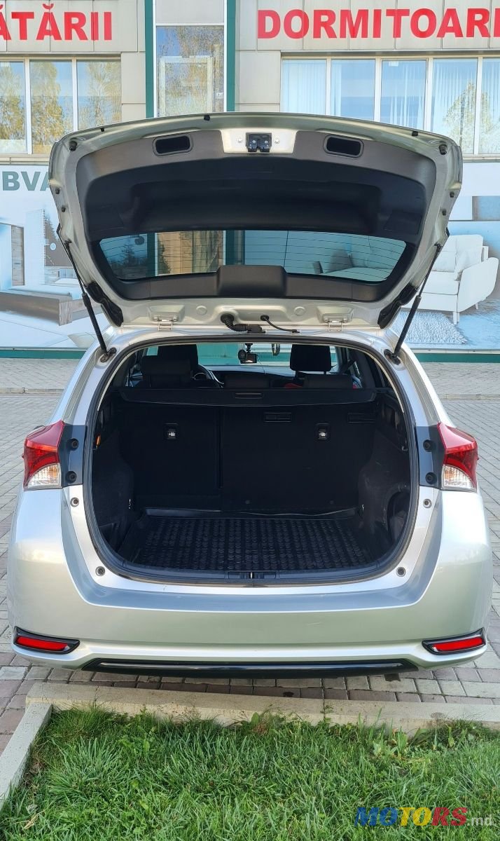 2015' Toyota Auris photo #3