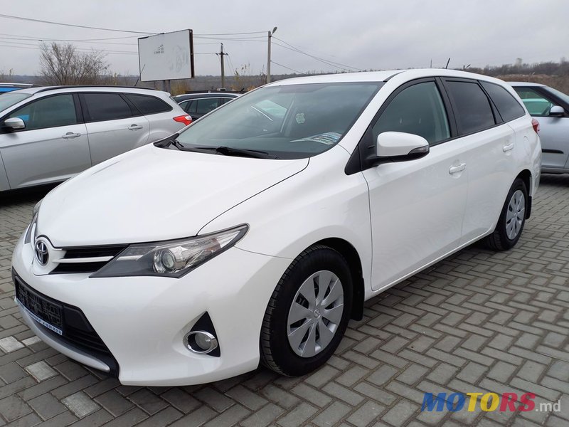 2015' Toyota Auris photo #2