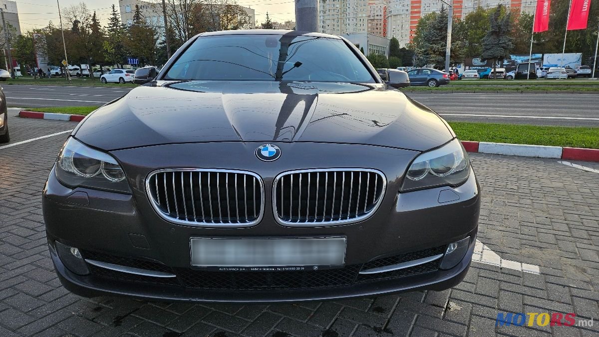 2011' BMW 5 Series photo #2