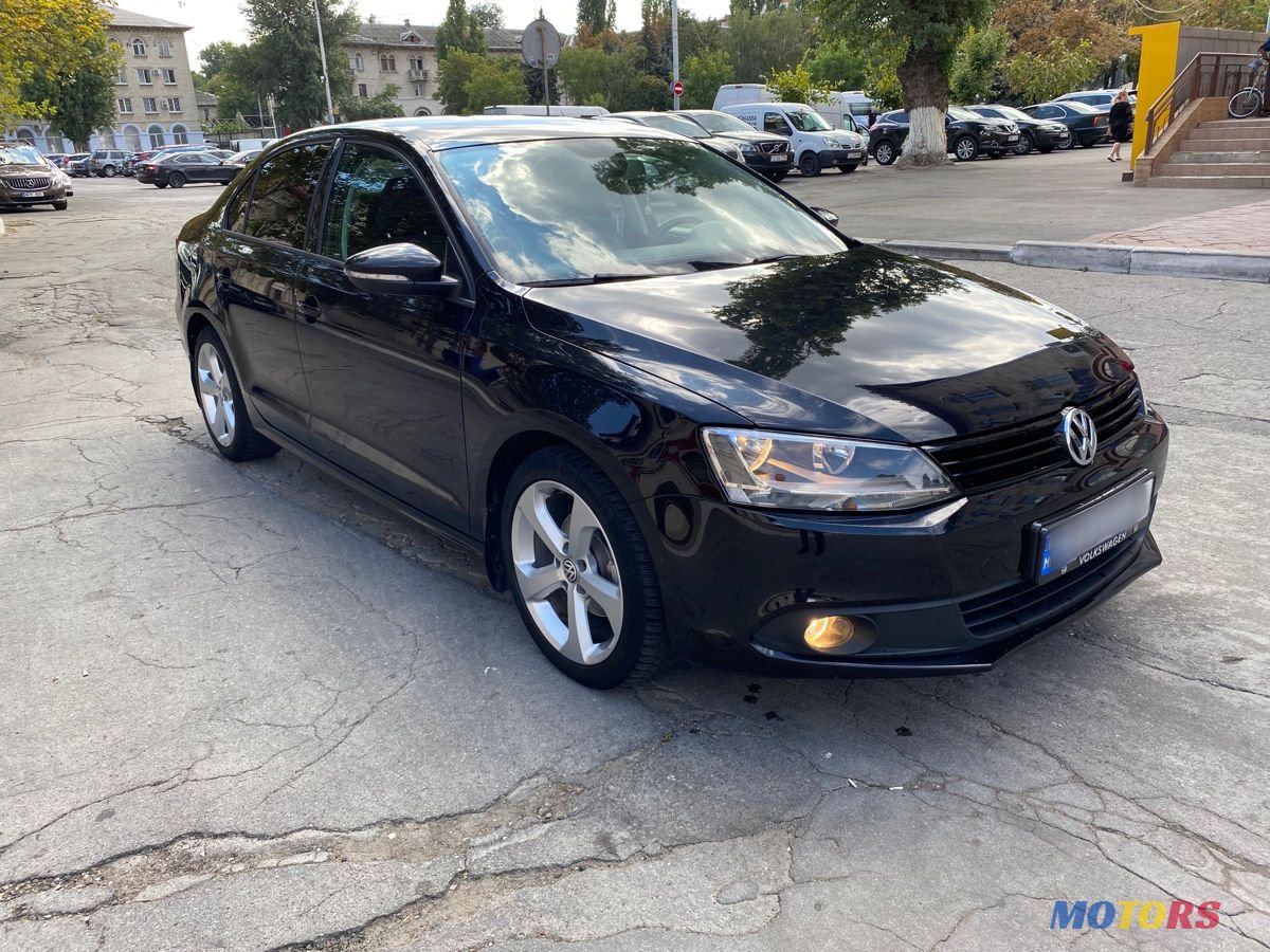 2011' Volkswagen Jetta photo #3