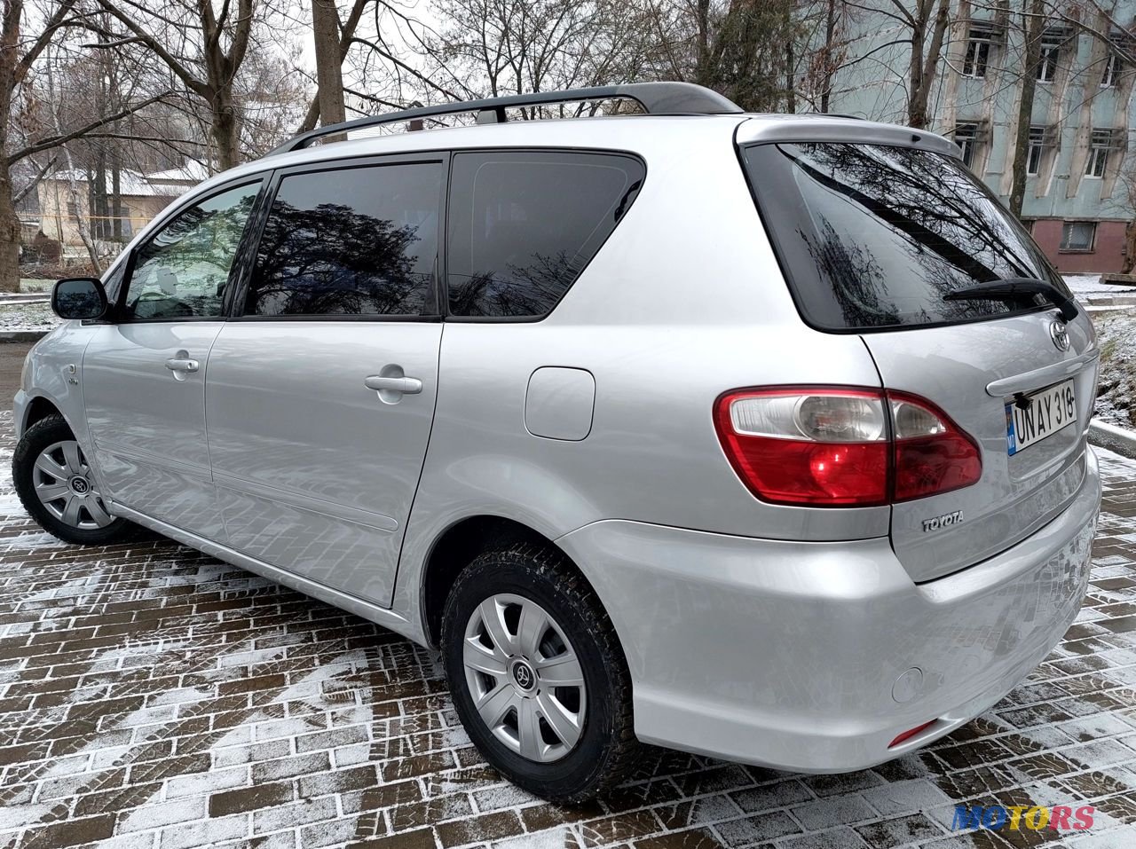 2004' Toyota Avensis Verso photo #5