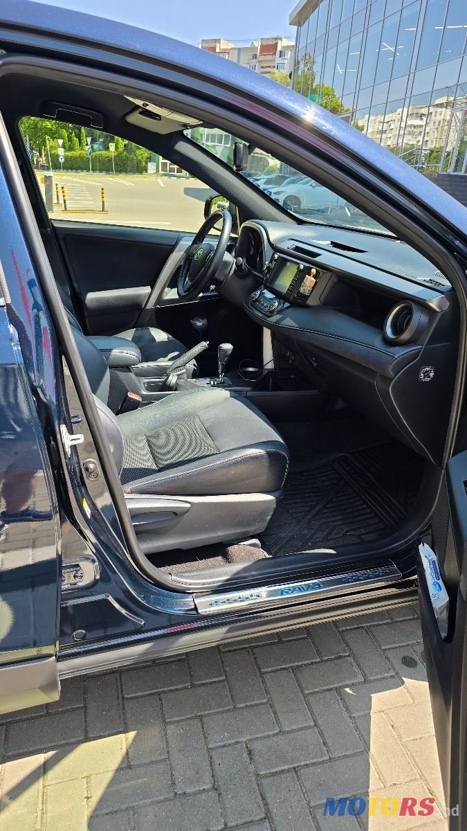 2017' Toyota RAV4 photo #6