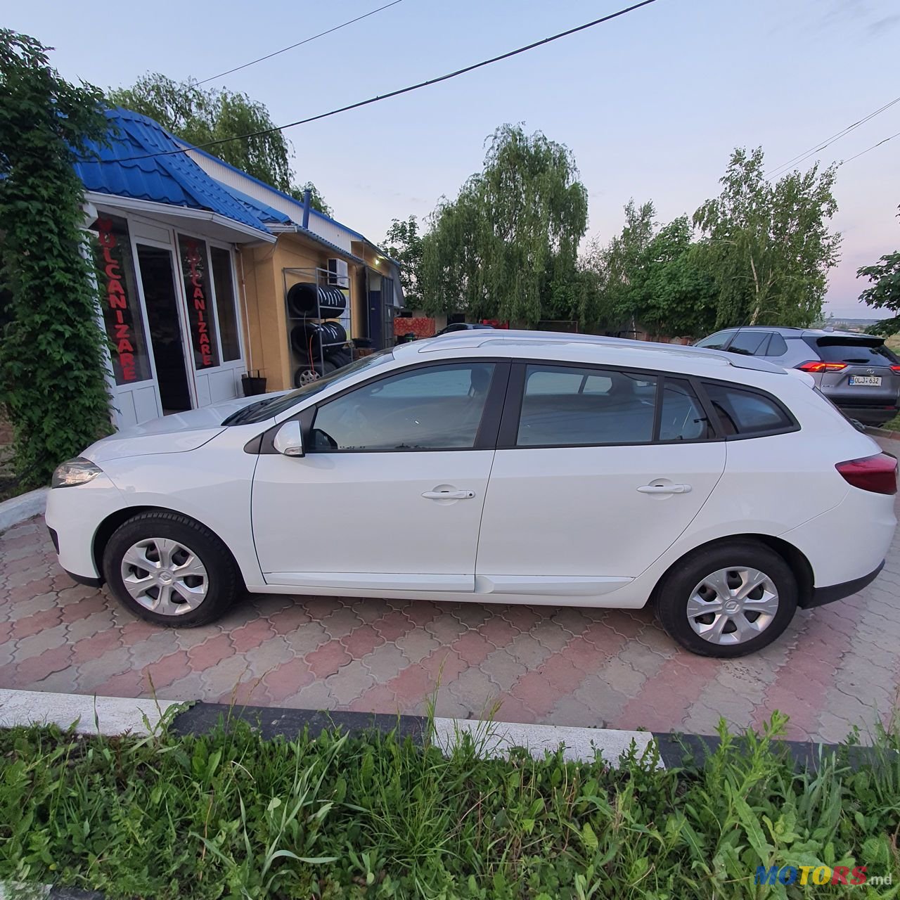 2012' Renault Megane photo #3