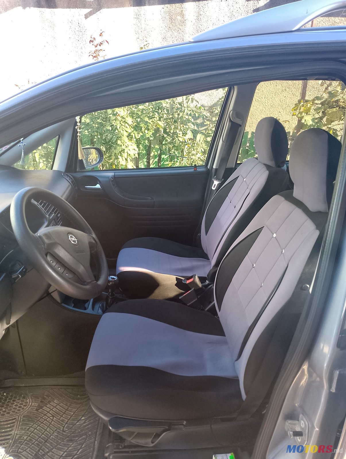 2005' Opel Zafira photo #1