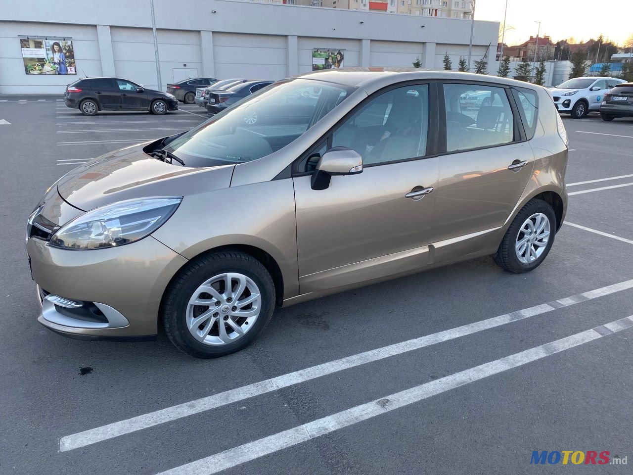 2014' Renault Scenic photo #6