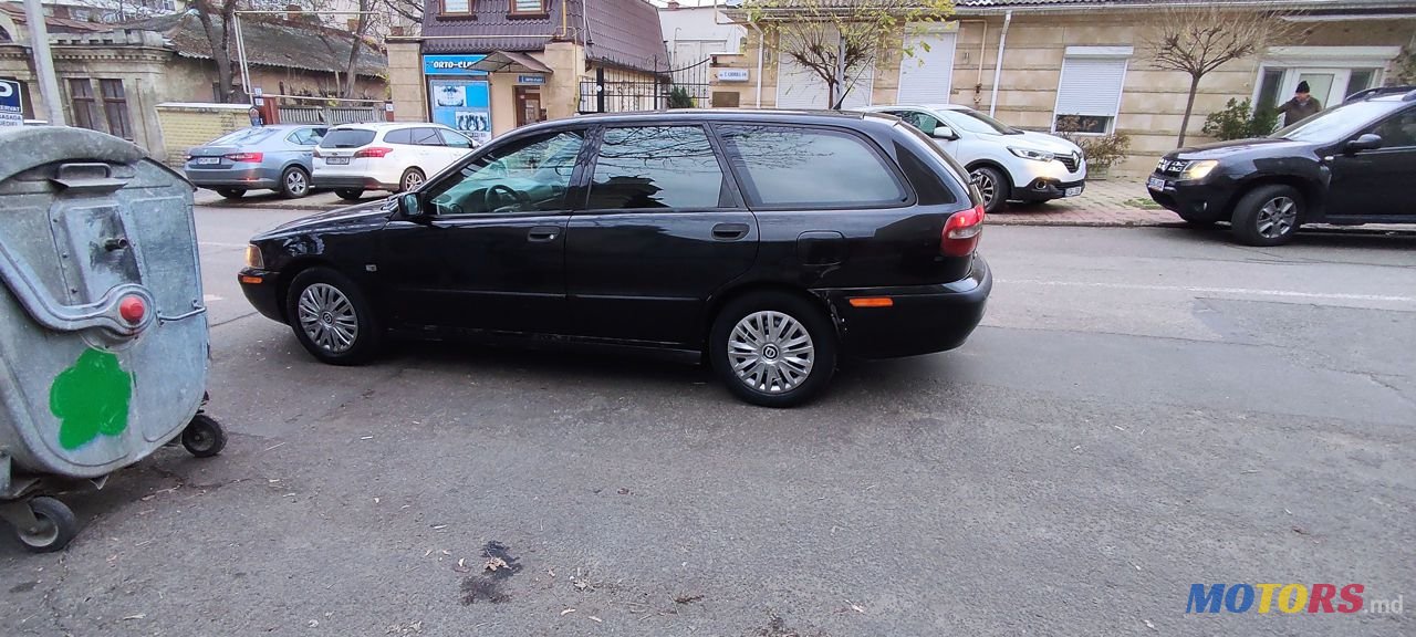 2001' Volvo V40 photo #4