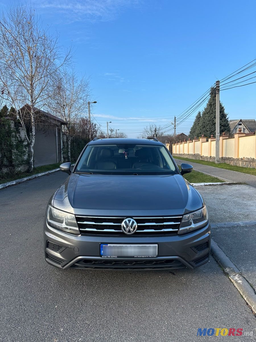 2019' Volkswagen Tiguan photo #1