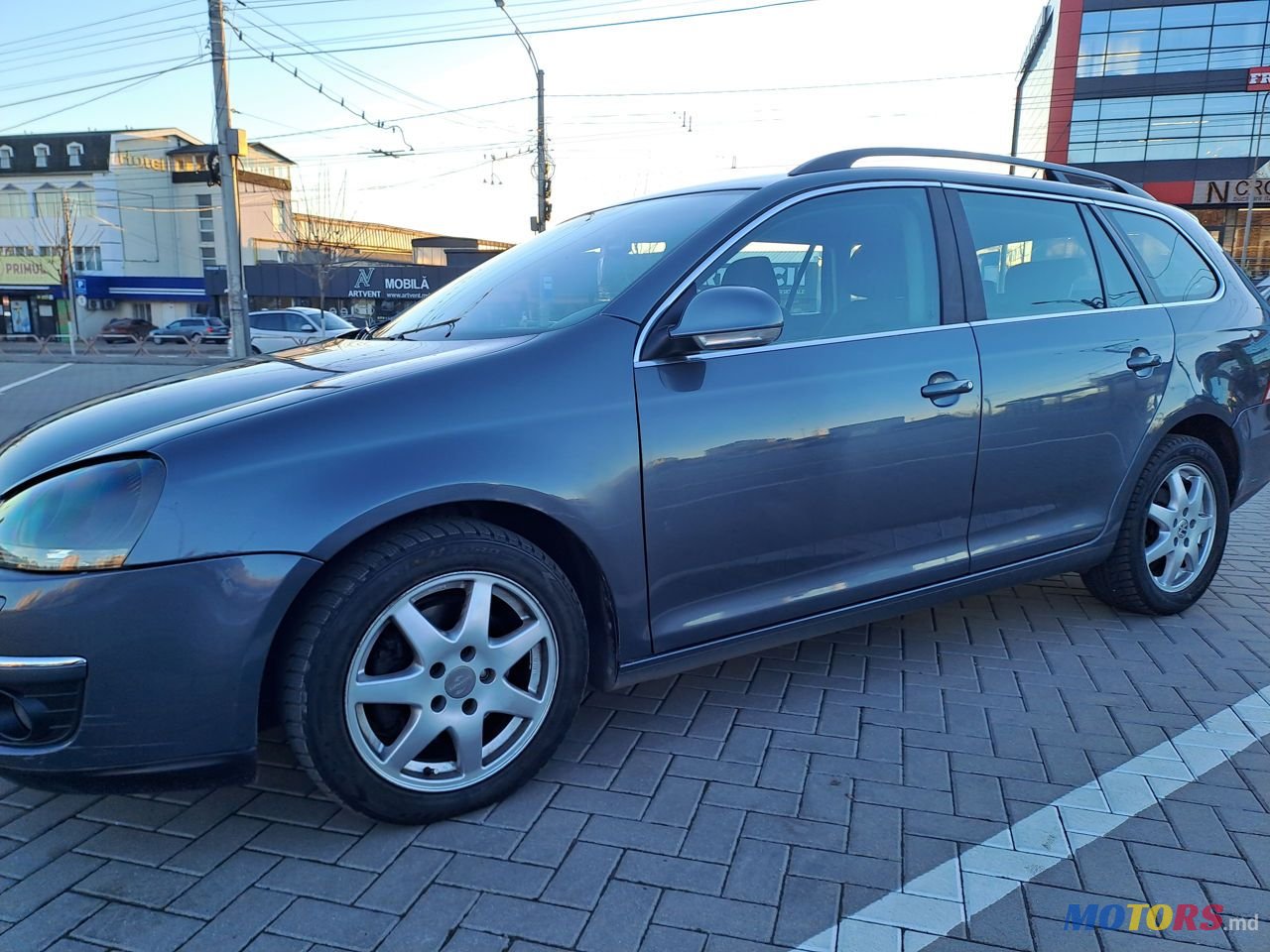 2008' Volkswagen Golf photo #4