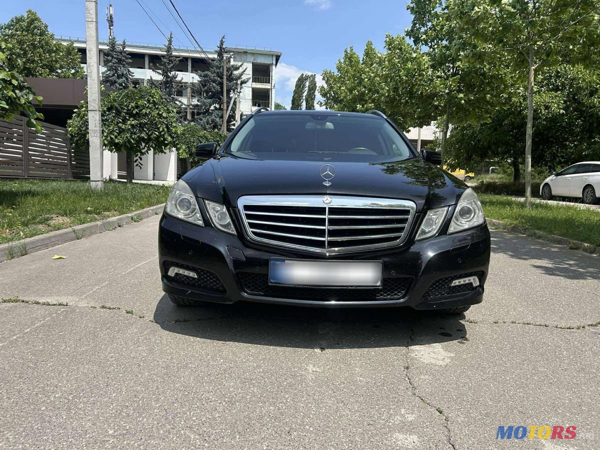 2010' Mercedes-Benz E-Class photo #3