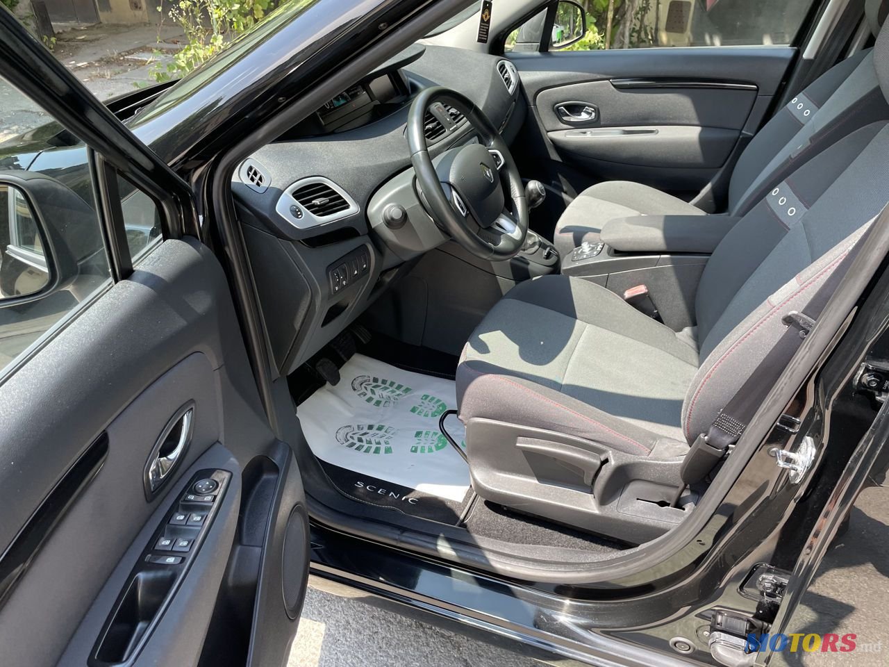 2012' Renault Grand Scenic photo #5