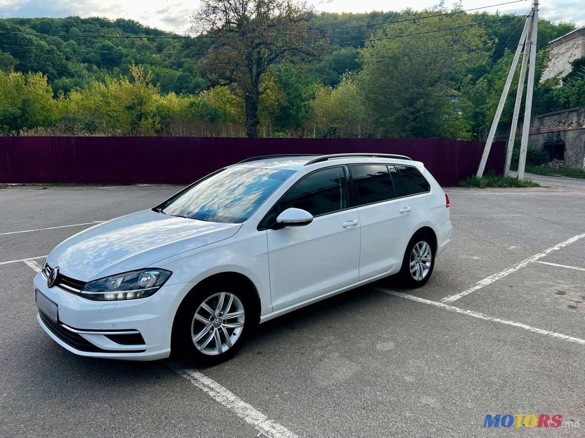 2018' Volkswagen Golf photo #2