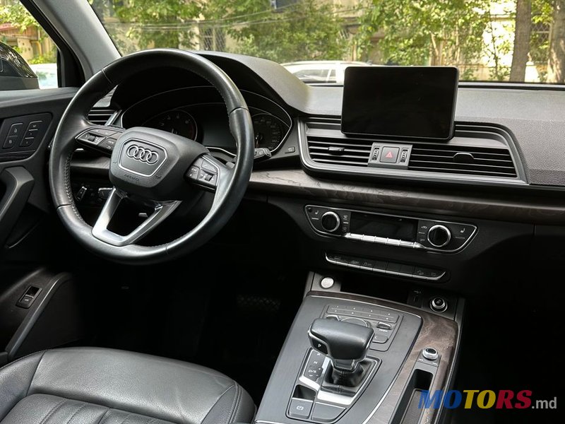 2019' Audi Q5 photo #6