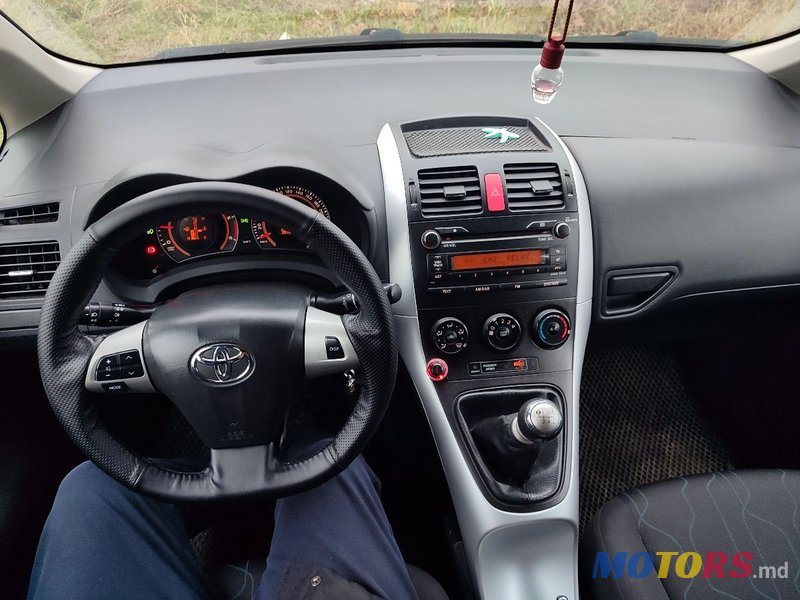 2010' Toyota Auris photo #4