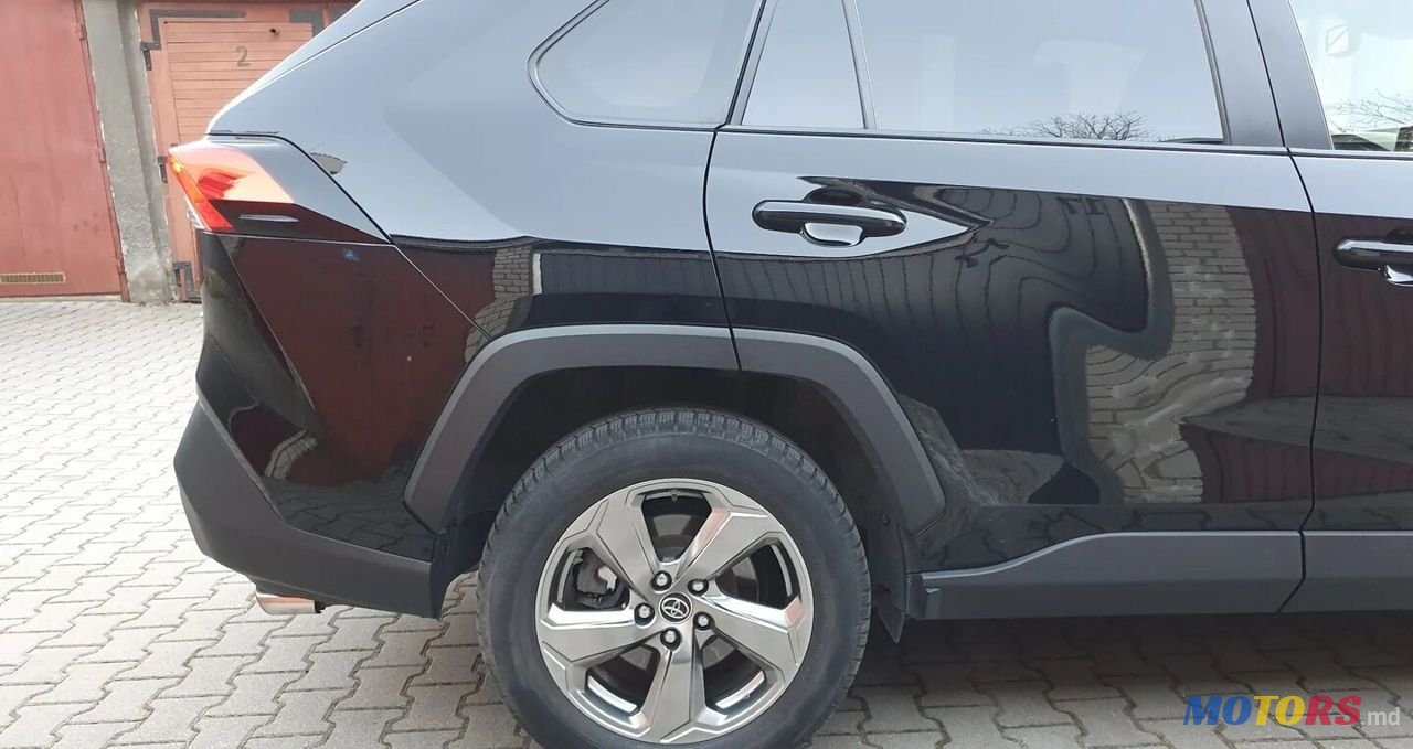 2019' Toyota RAV4 photo #2