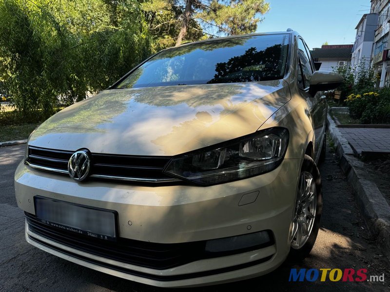 2020' Volkswagen Touran photo #1