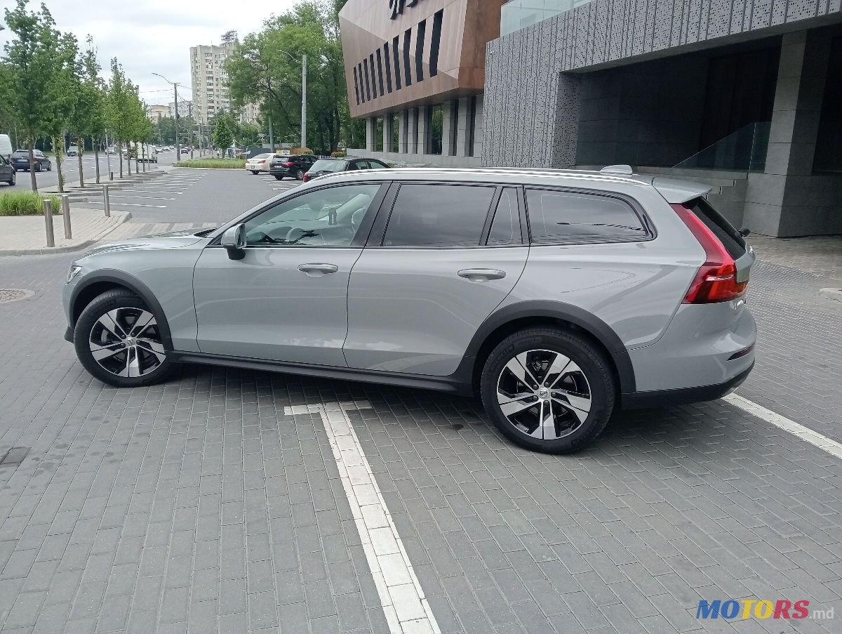 2024' Volvo V60 Cross Country photo #5