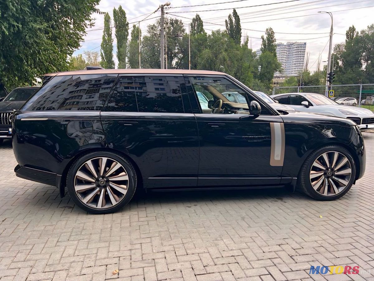 2023' Land Rover Range Rover photo #4