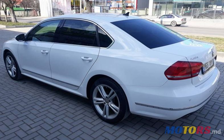 2012' Volkswagen Passat photo #2