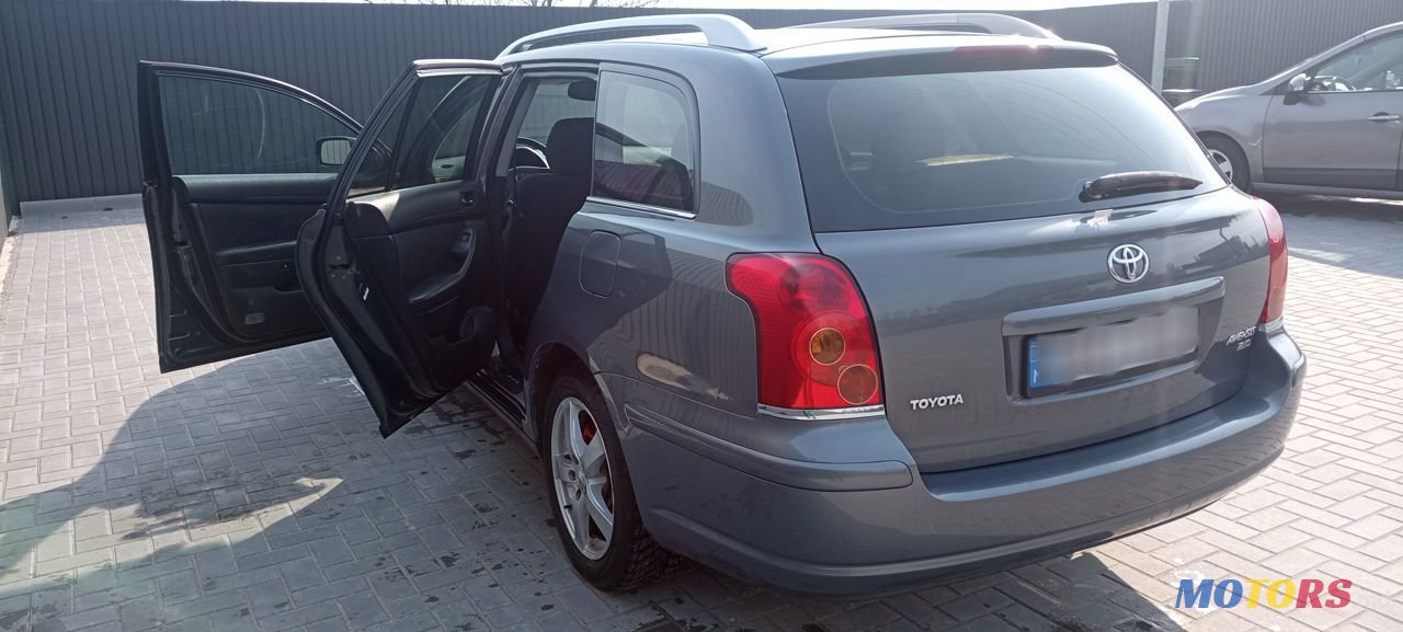 2005' Toyota Avensis photo #4