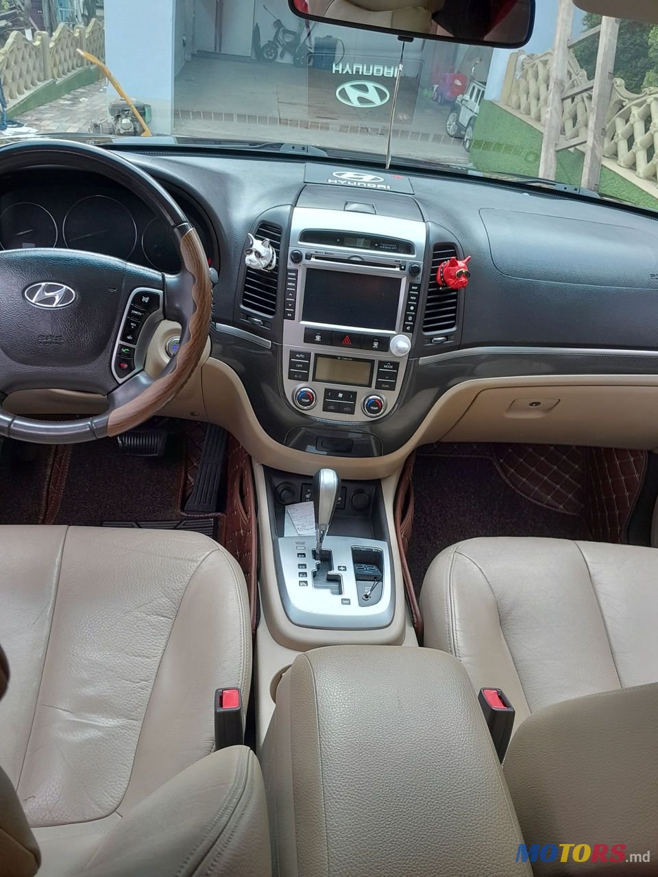 2011' Hyundai Santa Fe photo #6