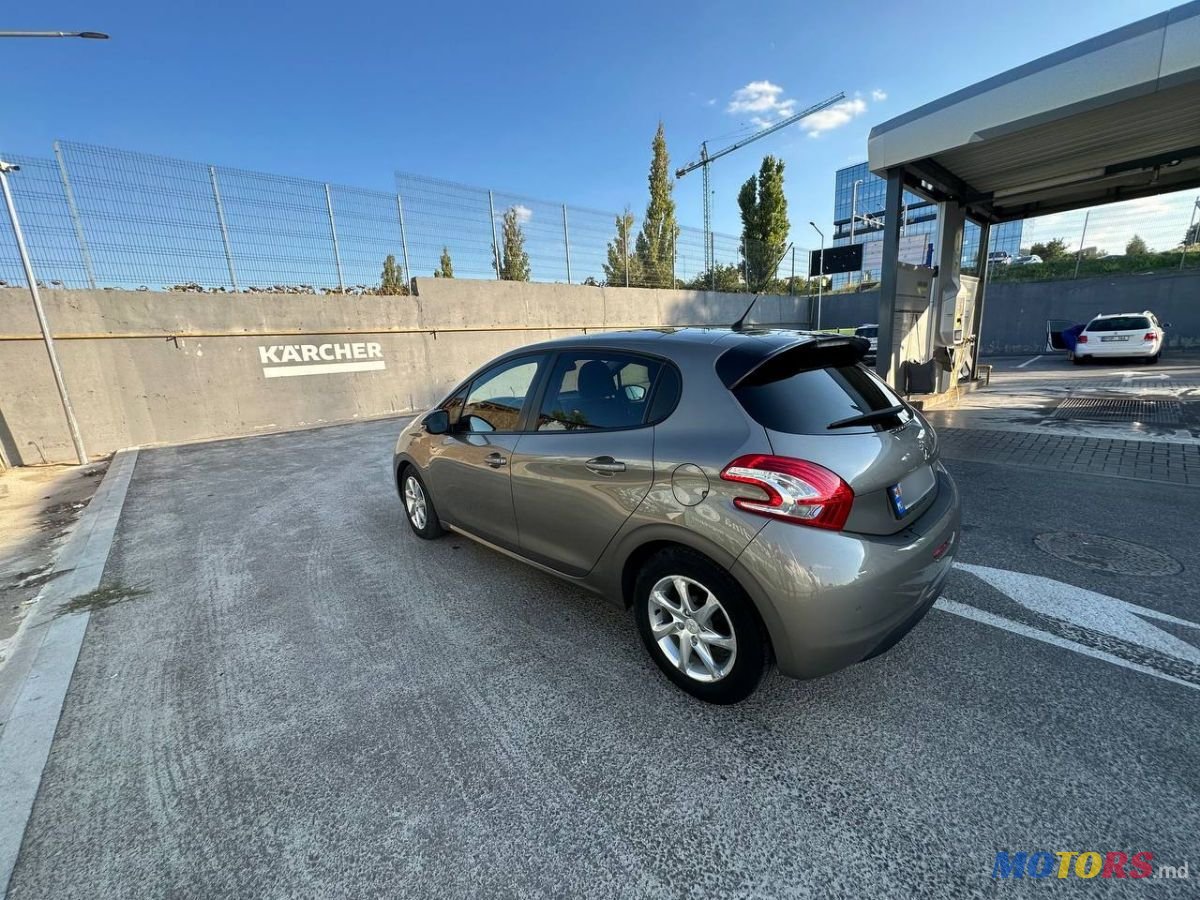 2012' Peugeot 208 photo #5