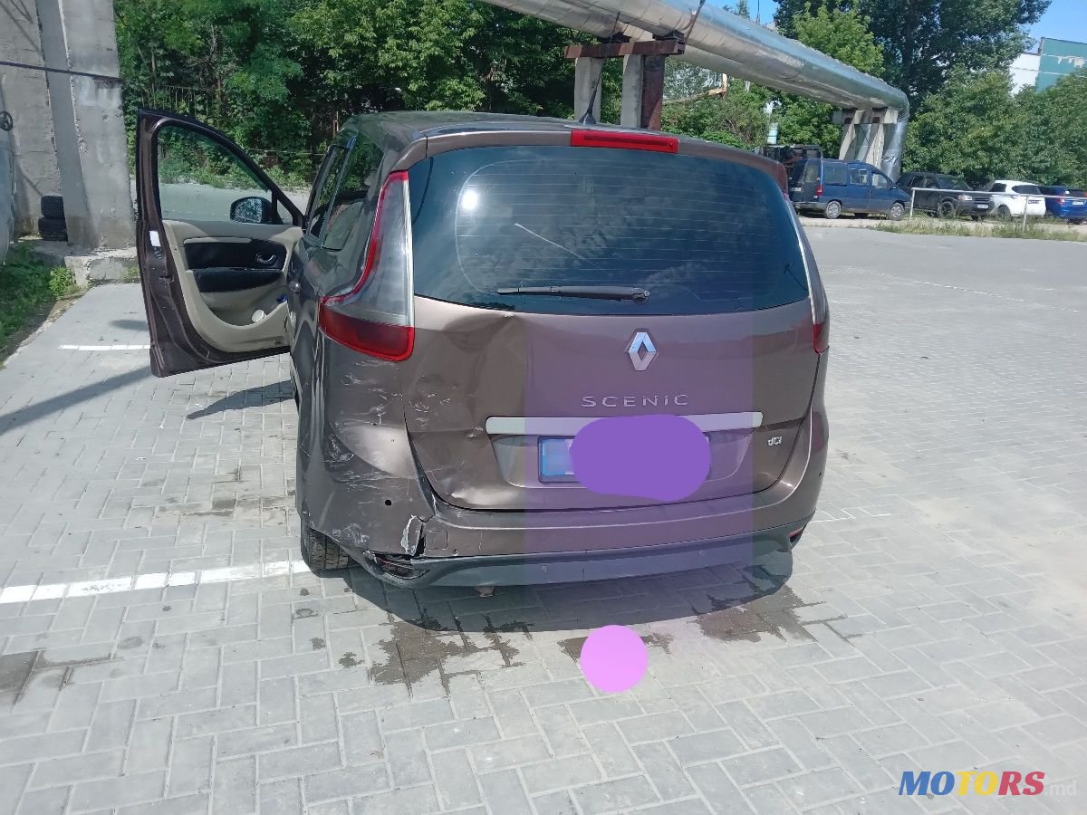 2010' Renault Grand Scenic photo #2