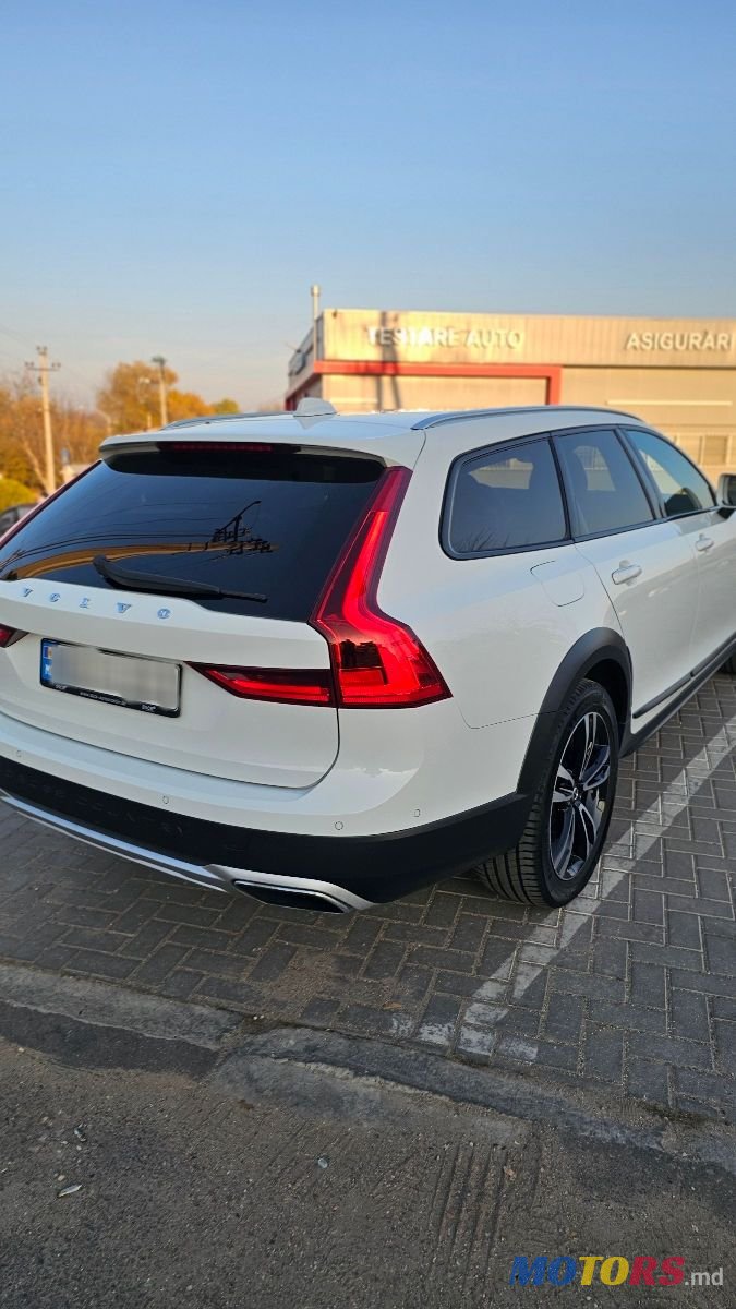 2018' Volvo V90 Cross Country photo #4