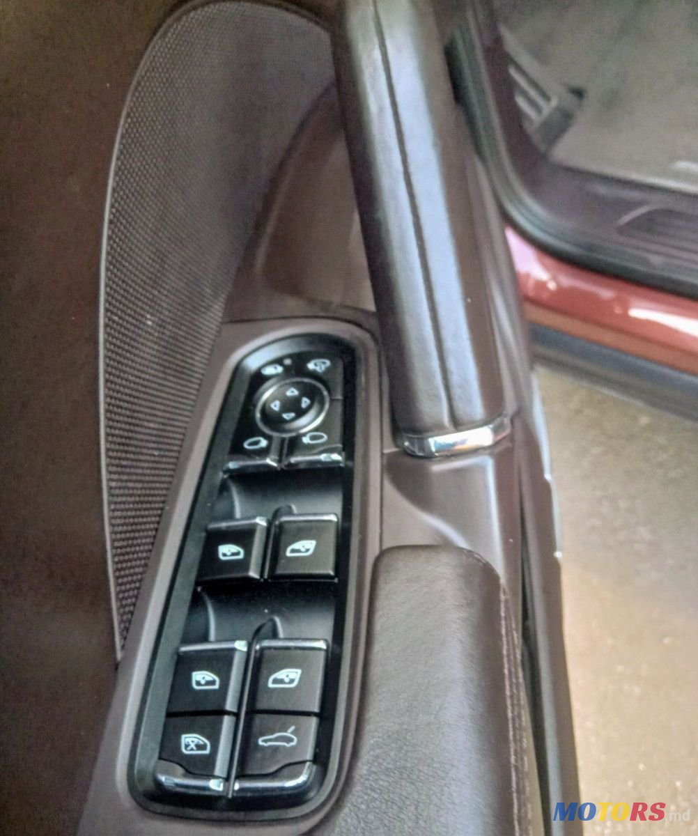 2010' Porsche Cayenne photo #3