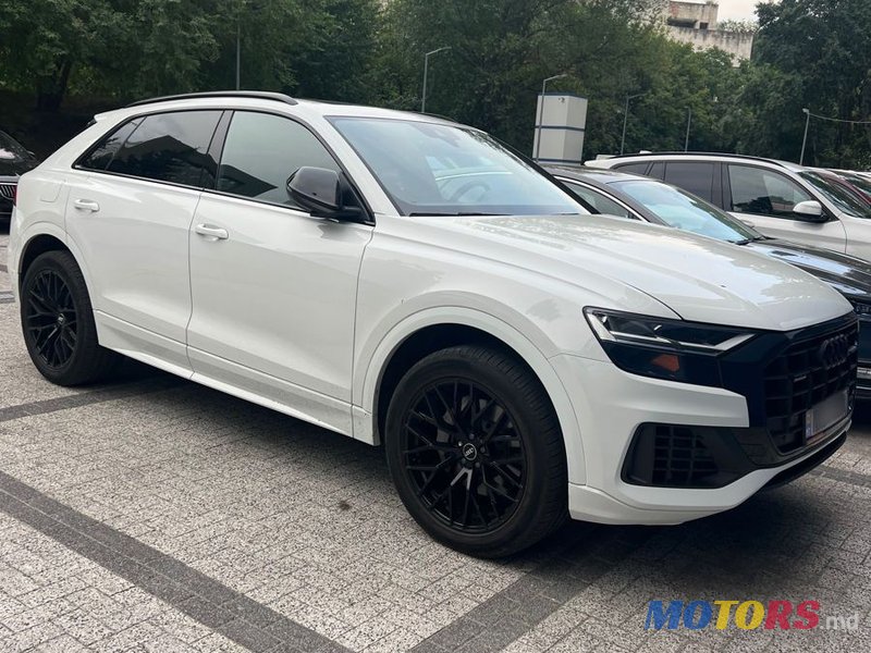 2019' Audi Q8 photo #6