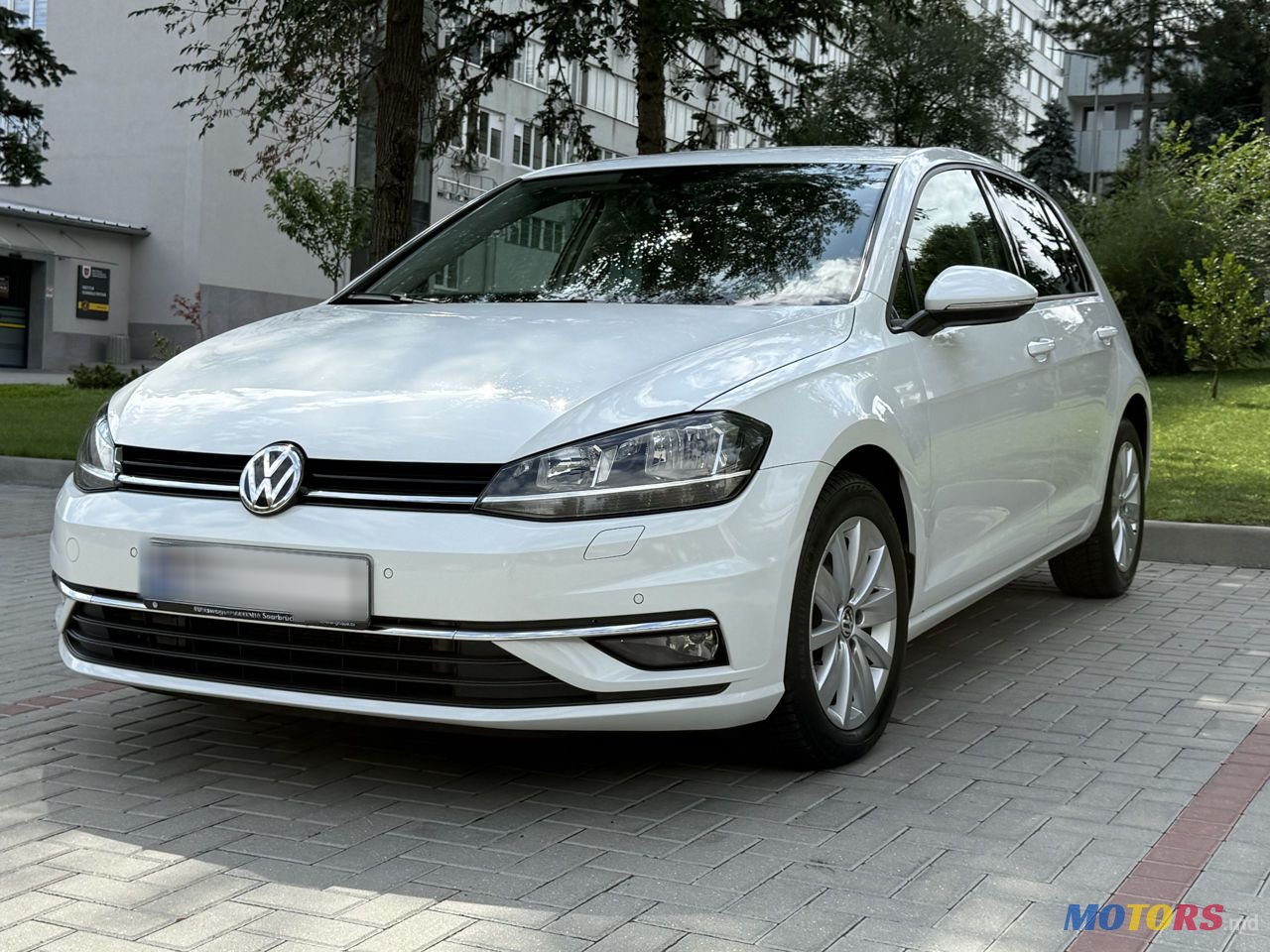 2017' Volkswagen Golf photo #2