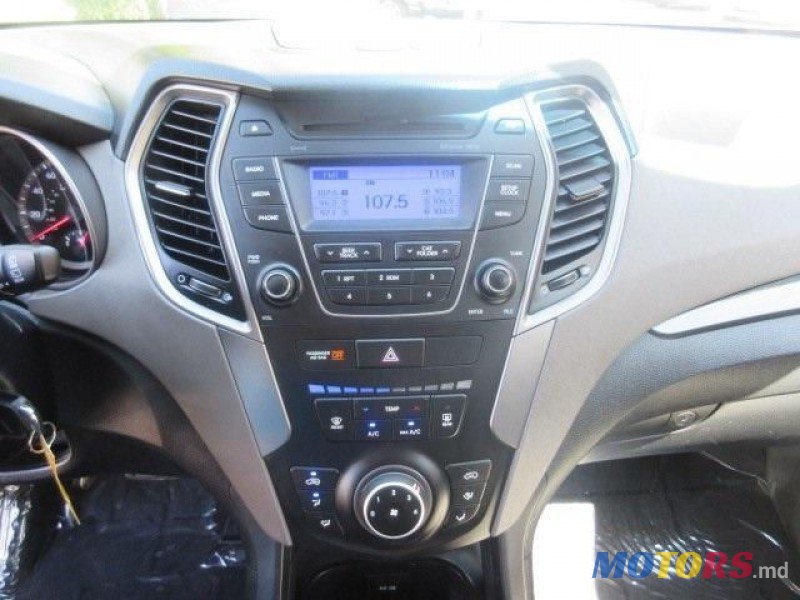 2015' Hyundai Santa Fe photo #3