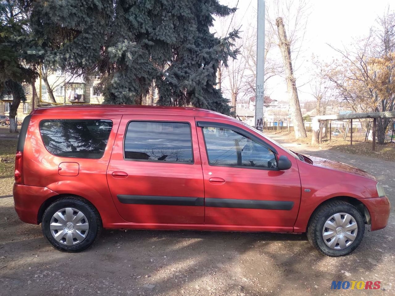 2009' Dacia Logan Mcv photo #3