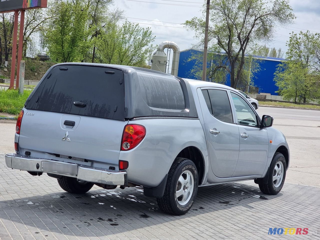 2007' Mitsubishi L Series photo #4