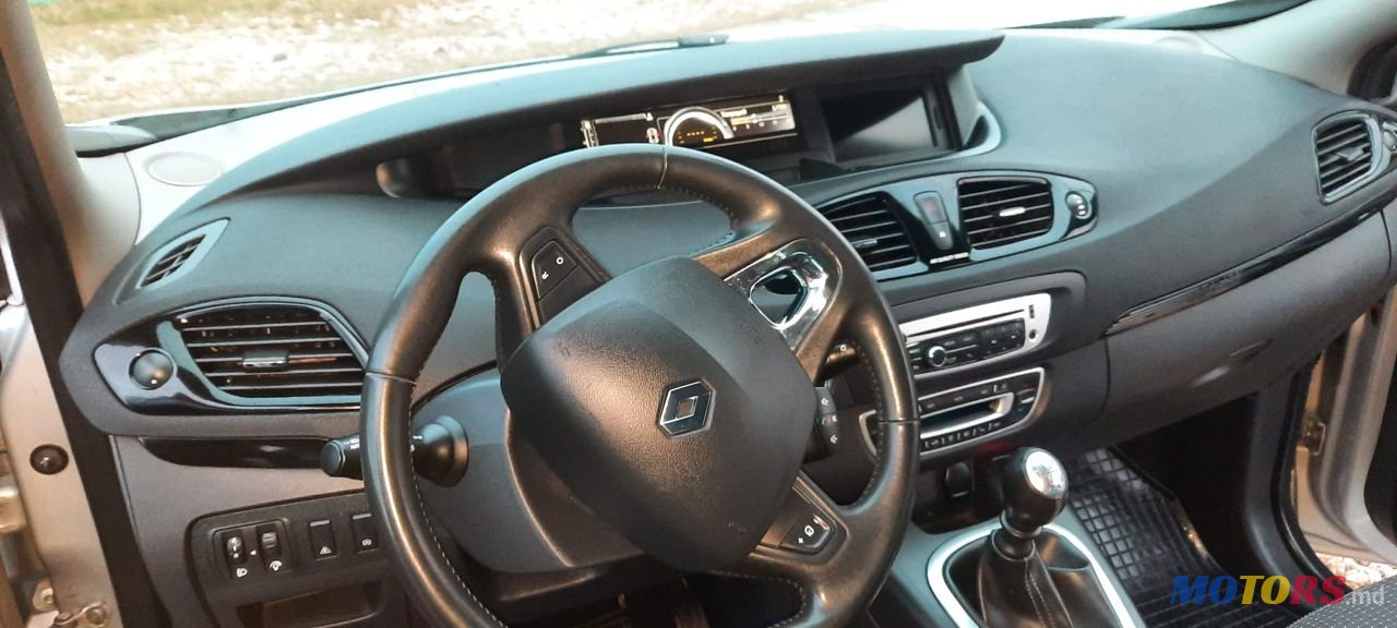 2013' Renault Grand Scenic photo #6