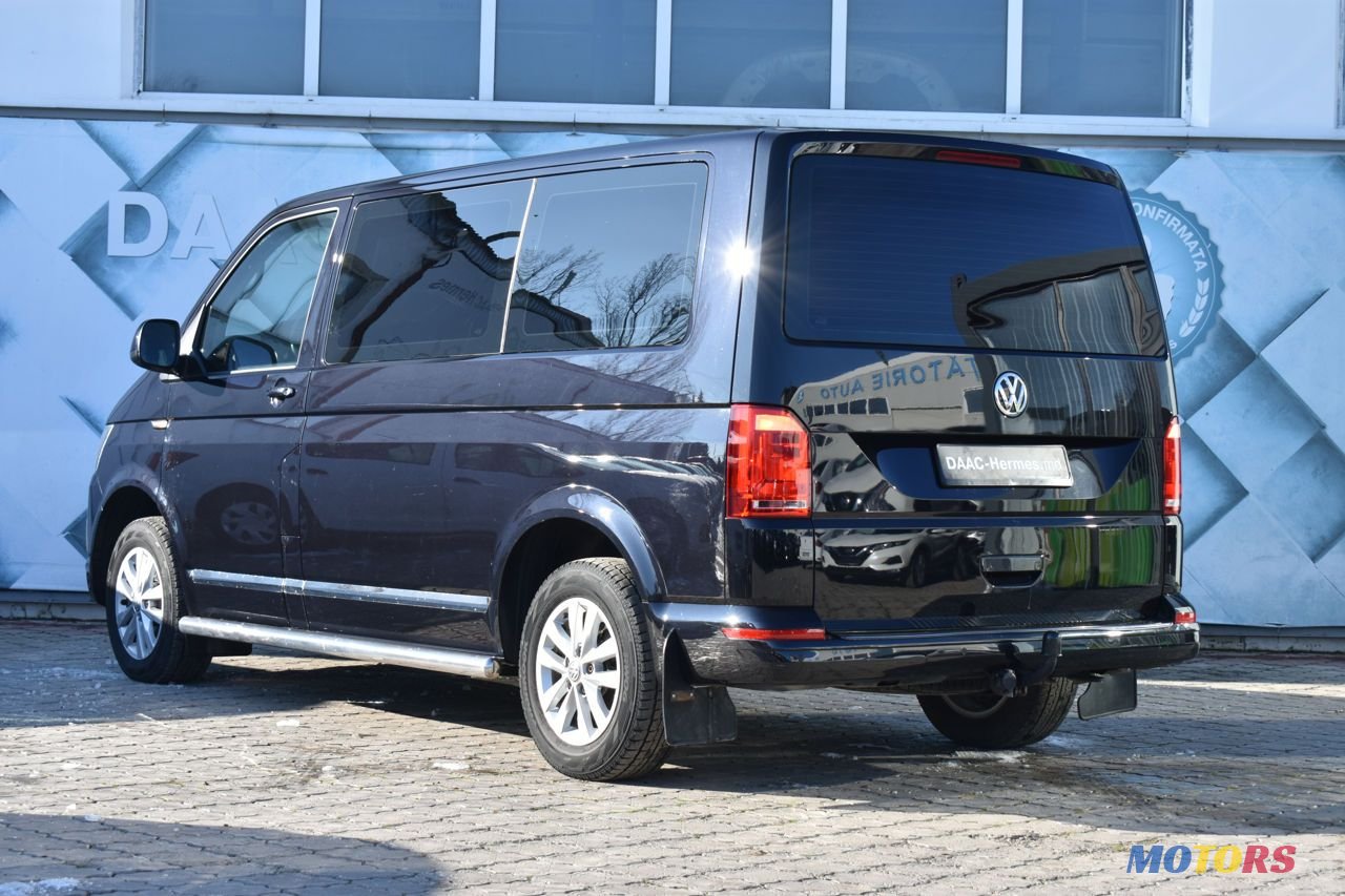 2016' Volkswagen Transporter photo #5