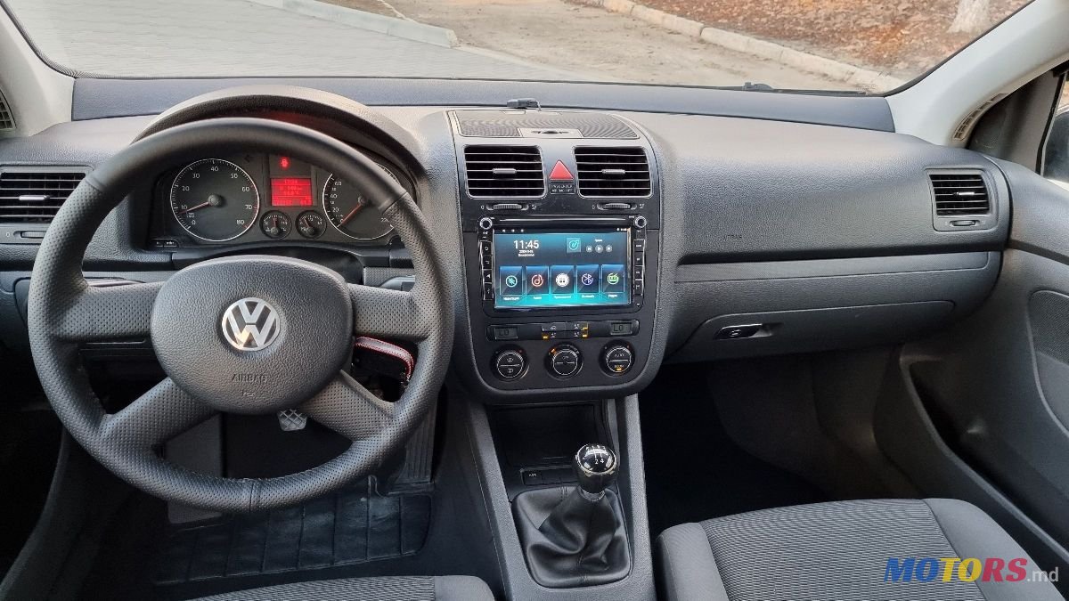 2004' Volkswagen Golf photo #5