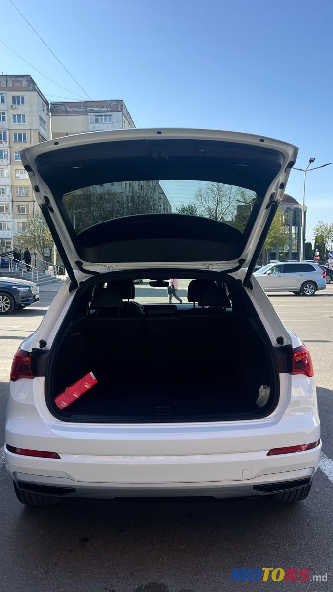 2019' Audi Q3 photo #5