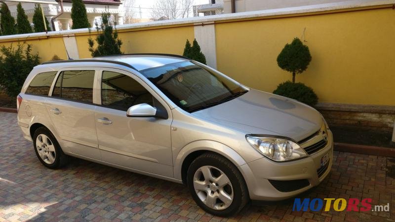 2008' Opel Astra photo #1