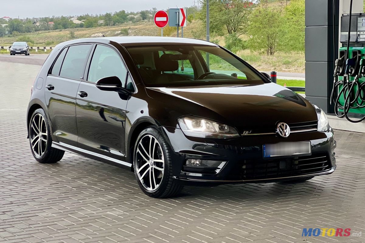 2017' Volkswagen Golf photo #3