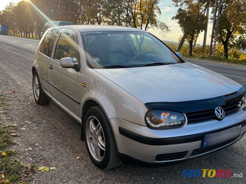 2001' Volkswagen Golf photo #3