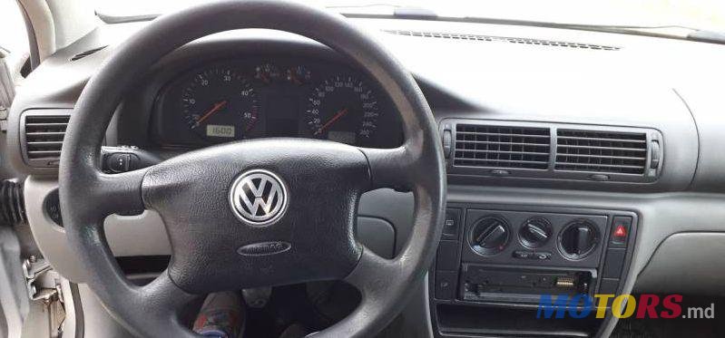 2000' Volkswagen Passat photo #2