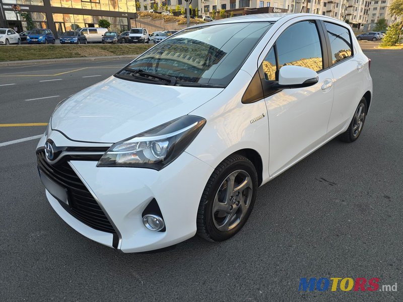 2017' Toyota Yaris photo #2